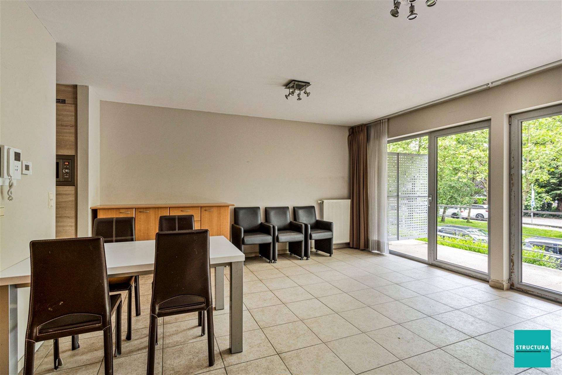 Moderne flat met groot terras te Evere. foto 4