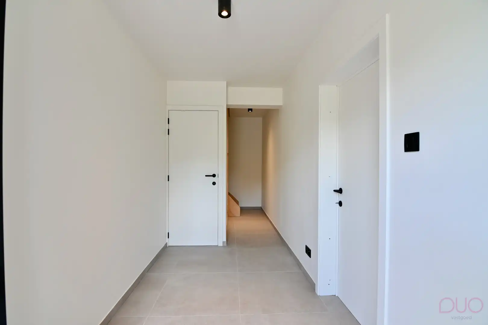 Volledig gerenoveerde woning met garage, terras en tuin - instapklaar afgewerkt! foto 23