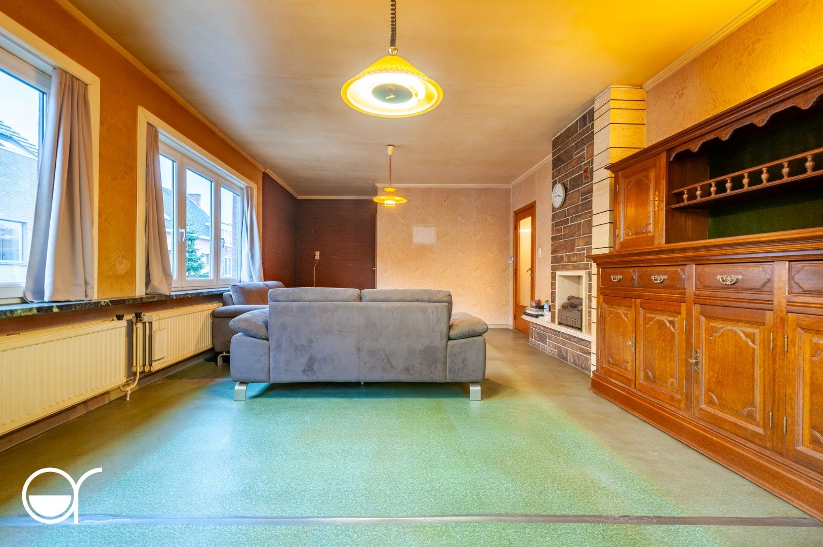 Op te frissen halfopen bebouwing met 5 garages in Mariakerke foto 11