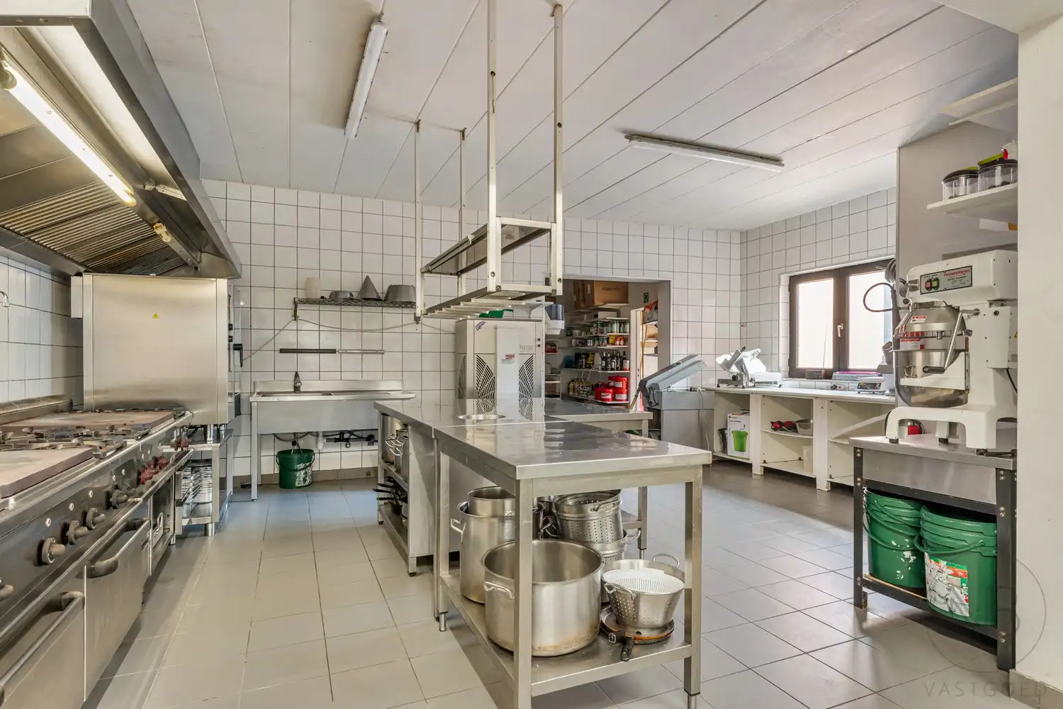 Goed gelegen handelspand foto 14