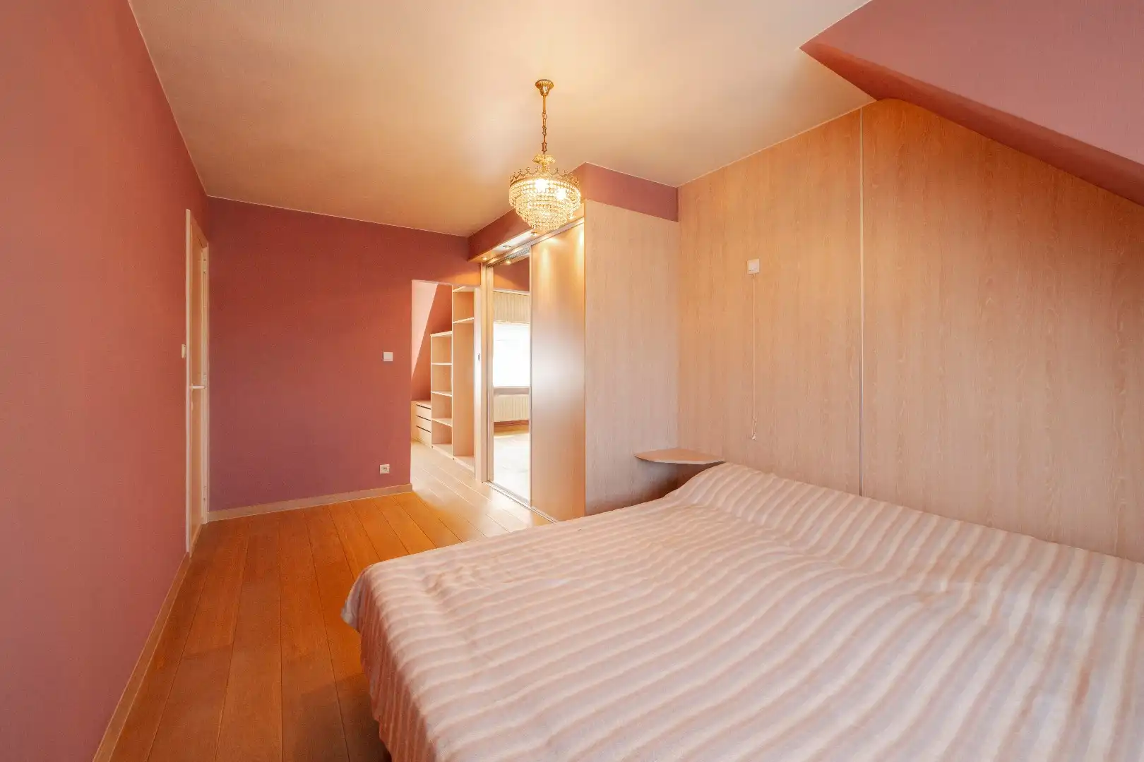 ZEER RUIME BEL ETAGE WONING MET GARAGE EN LOODS (100 m²) foto 14