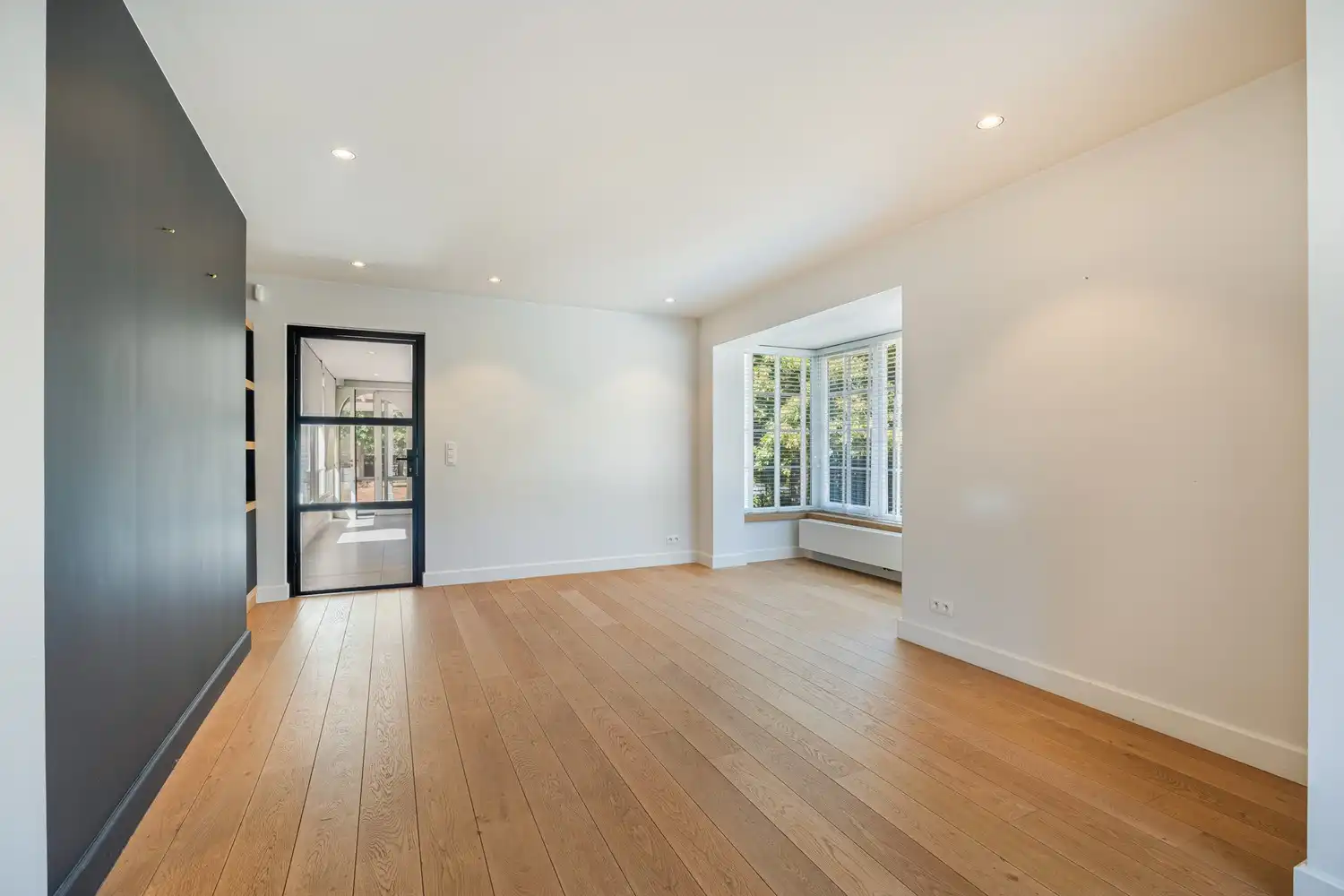 Exclusief wonen met zwembad, bijgebouw en uitzonderlijk veel ruimte foto 11
