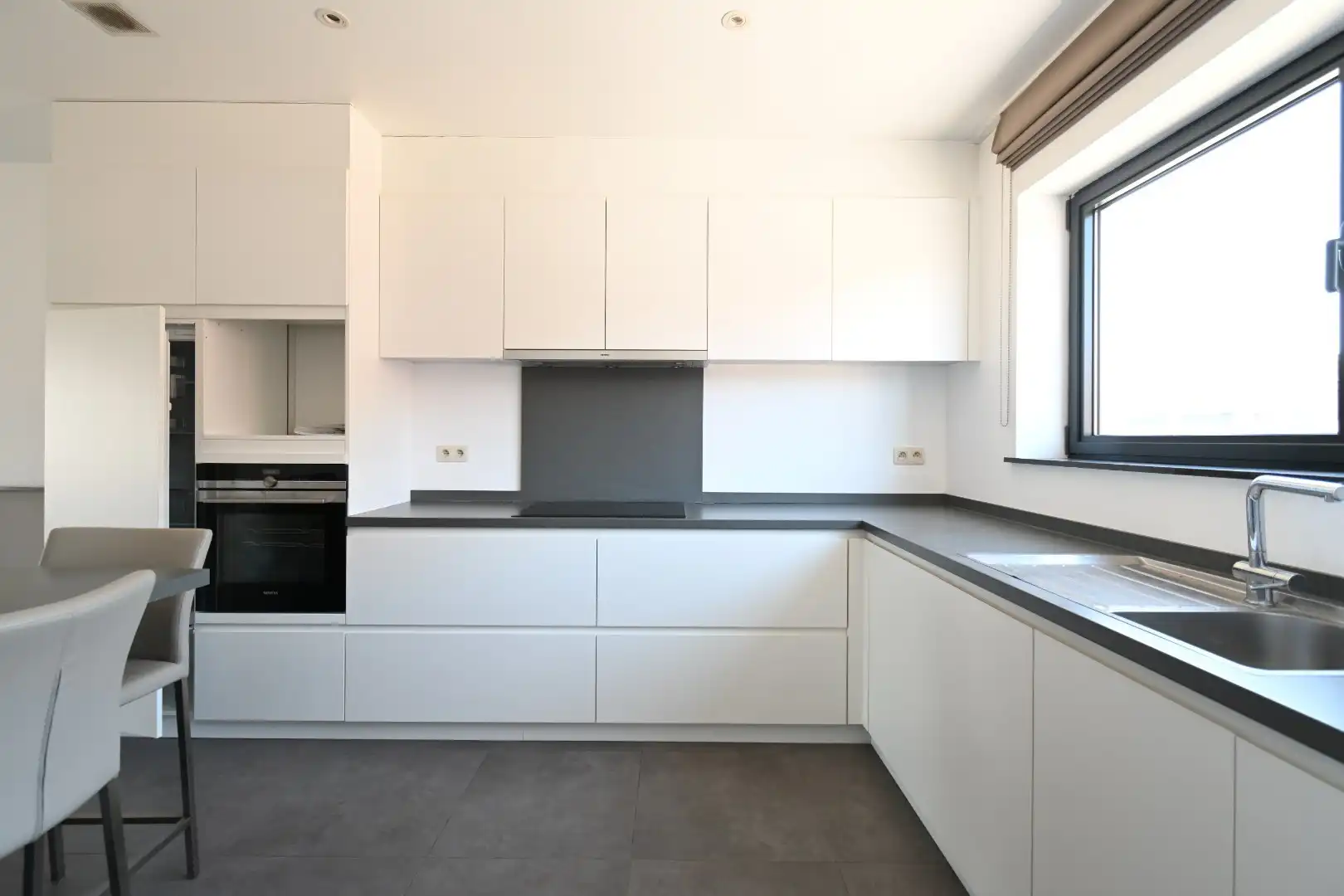 Knap ingericht ruim duplex-appartement met 3 slaapkamers te  Bilzen - Merem + autostandplaats foto 8