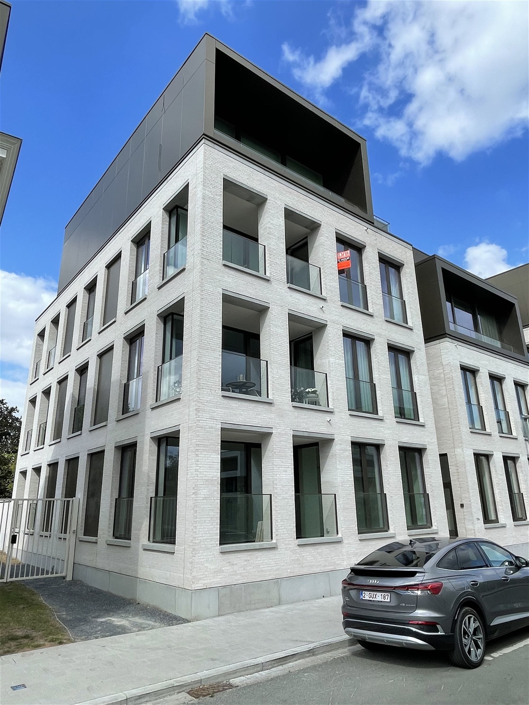 Appartement met twee terrassen foto {{pictureIndex}}