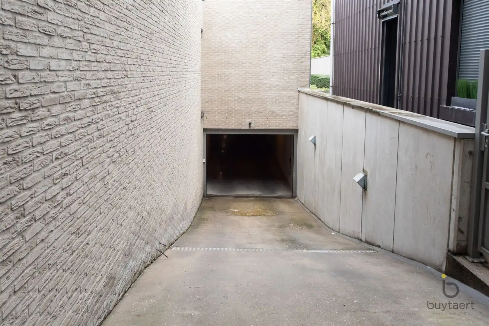 Ruim appartement met vooraan en achteraan terrassen en parking op een pleintje. foto 31