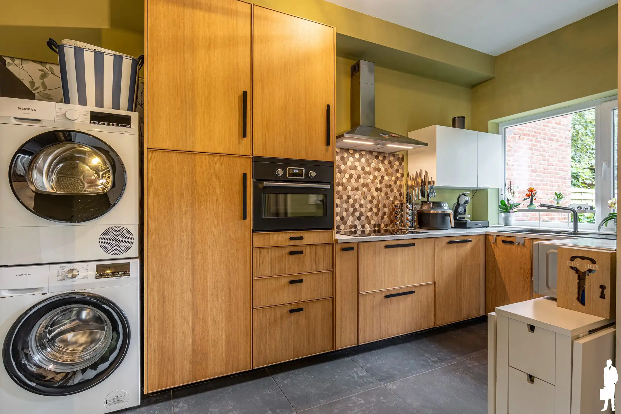 Gelijkvloers app. van ca. 110 m² met 2 slpks en staanplaats foto 9