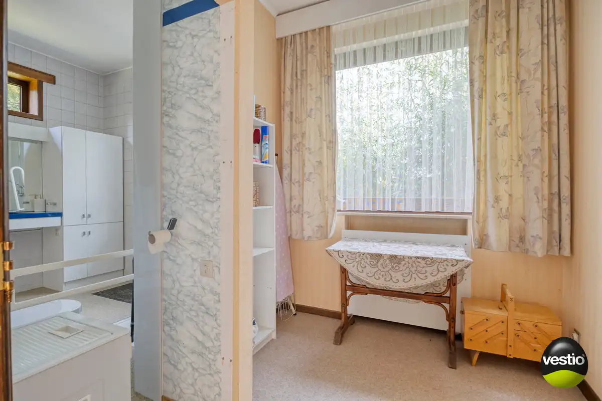 RUIME RESIDENTIEEL GELEGEN VILLA OP 46A89CA NABIJ CENTRUM BILZEN. foto 29