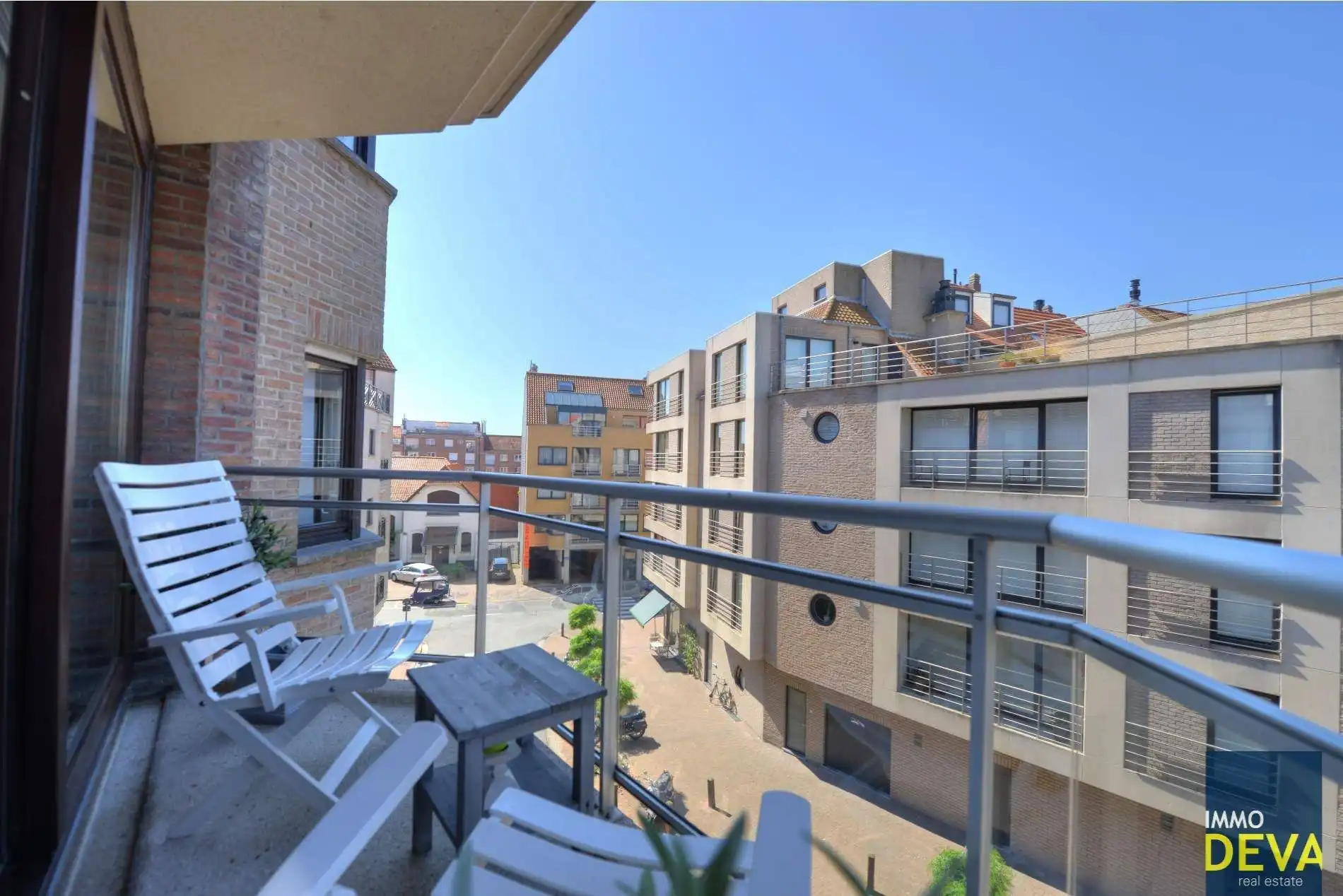 Zonnig en goed onderhouden gemeubeld app. vlakbij de Dumortierlaan foto 4