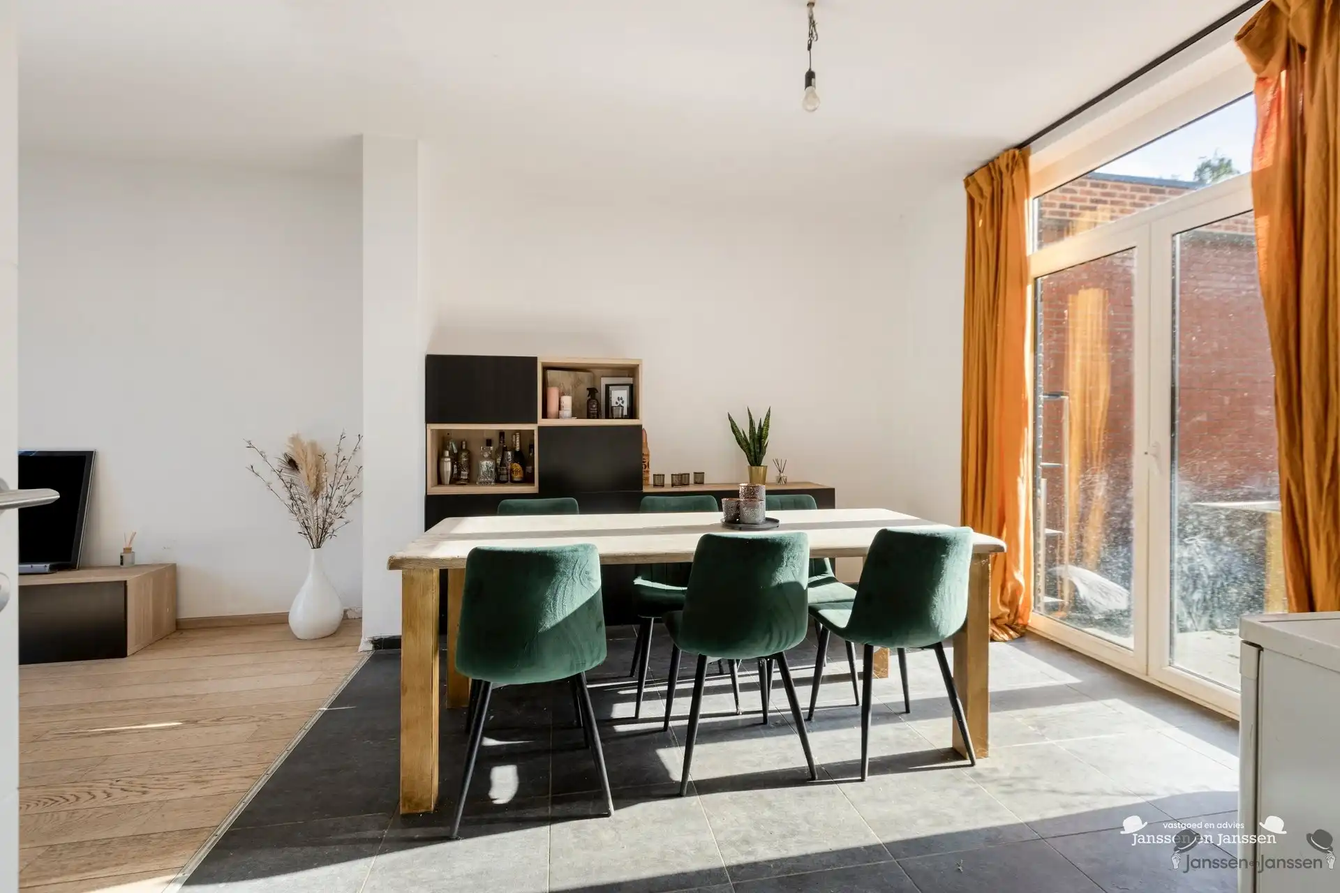 Instapklare rijwoning met 3 slaapkamers, terras en diepe tuin in Hasselt foto 3