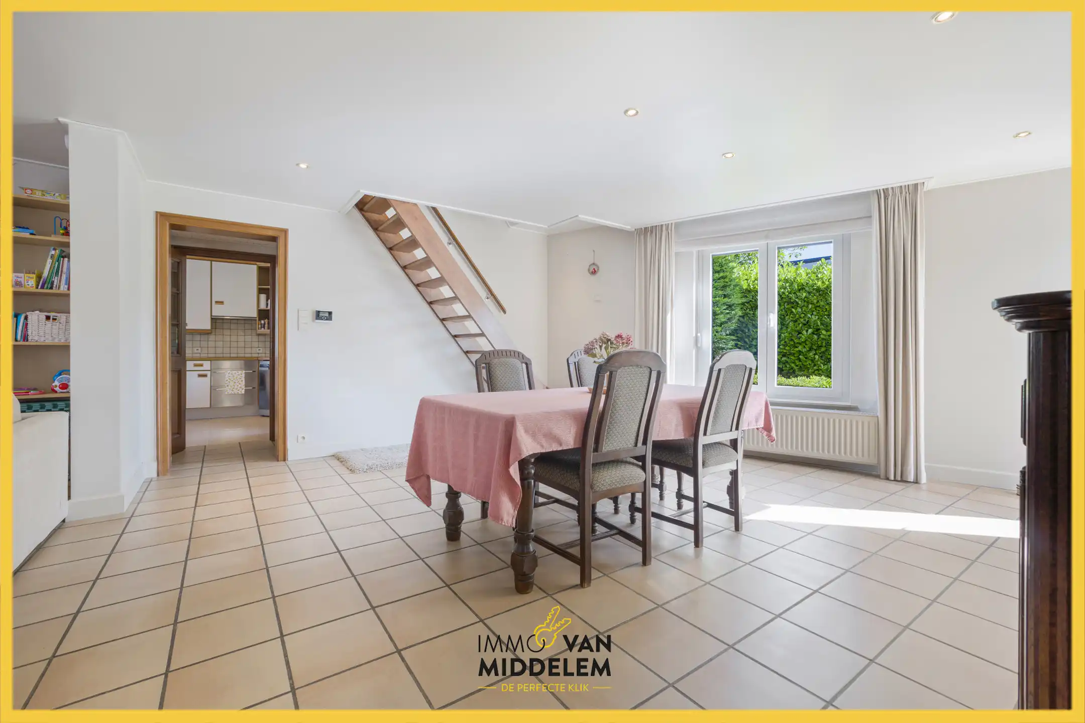 INSTAPKLARE WONING MET 4 KAMERS, TUIN EN GARAGE foto 3