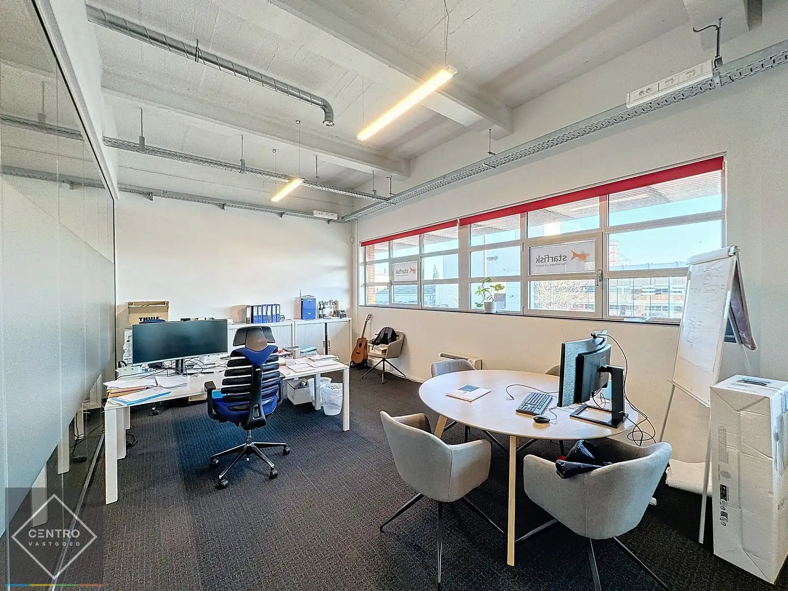 Instapklare KANTOORRUIMTE (217m²) voorzien van alle comfort (databekabeling, airco,...) en ruime parkeergelegenheid. Vlot bereikbaar via Expresweg van Brugge! foto 8