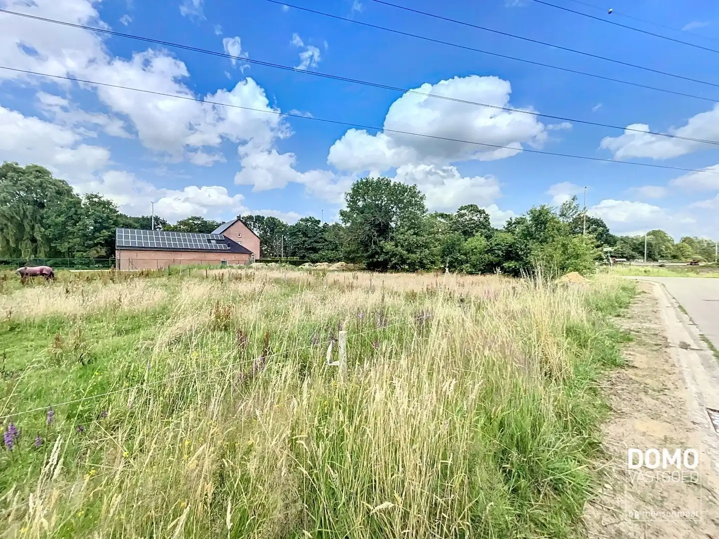 Ruime bouwgrond voor een half open bebouwing, gelegen op een perceel van 7a85ca. foto 5