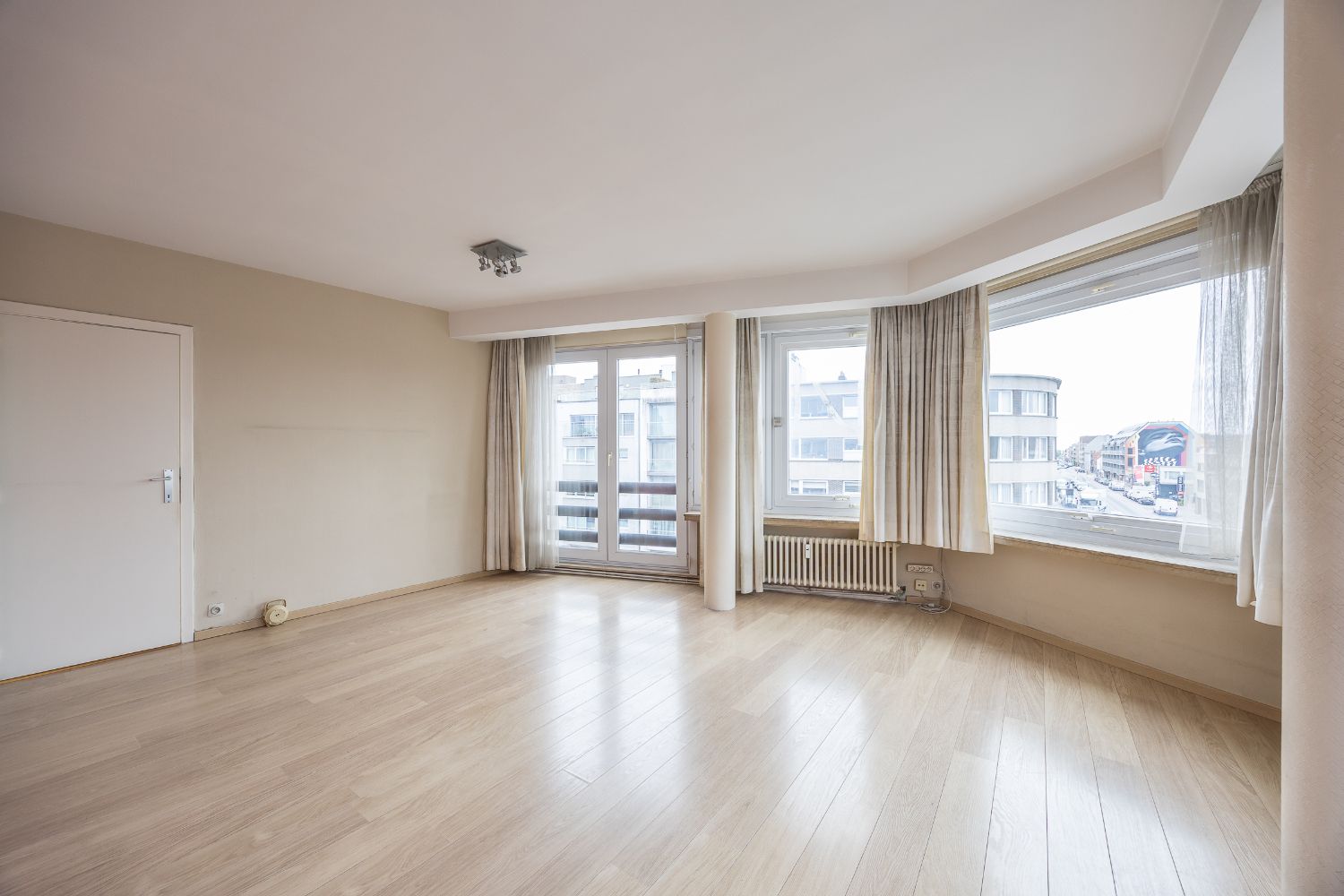 Tweeslaapkamer hoekappartement foto {{pictureIndex}}