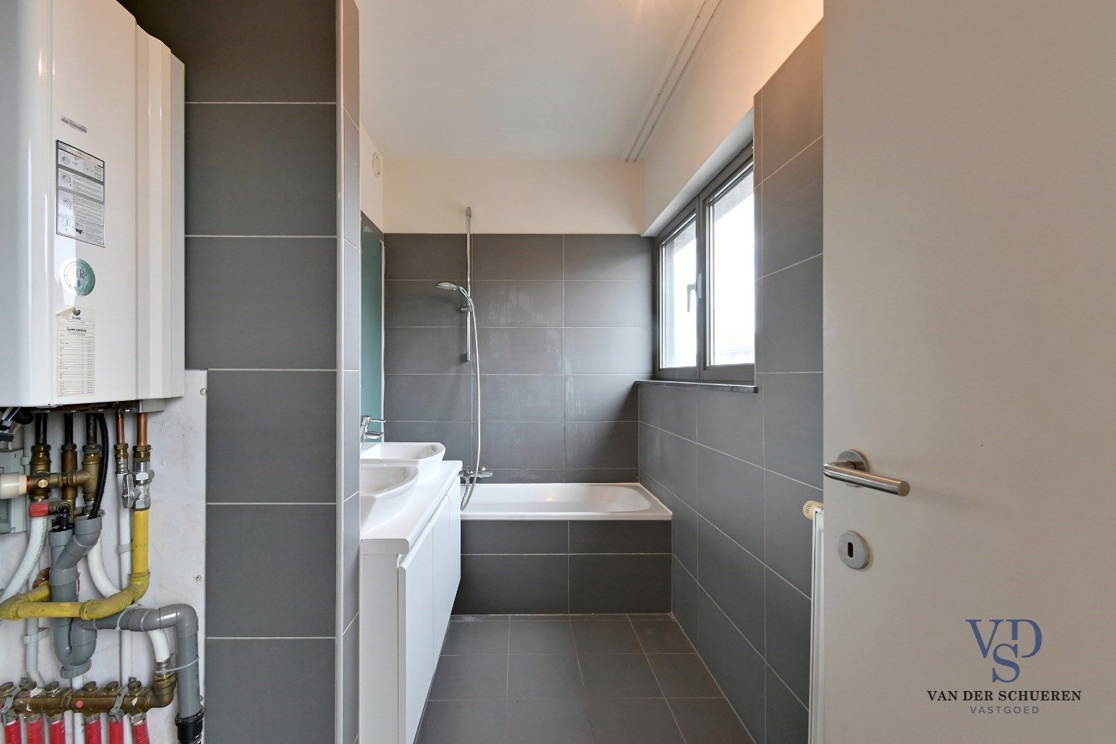 Eigentijds appartement in centrum Eke.  foto 19