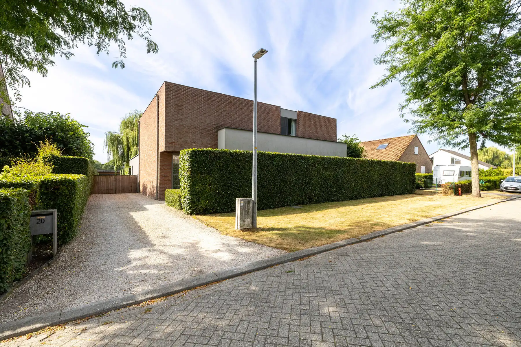 Moderne villa met zwembad op 1.282m² foto 4