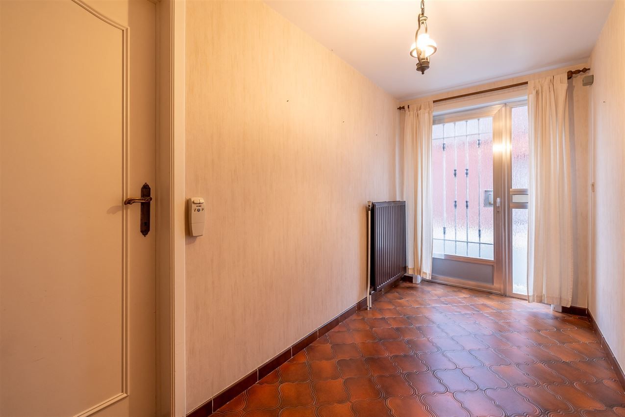 Stadswoning met 2 slk en ruimte inpandige garage foto 2