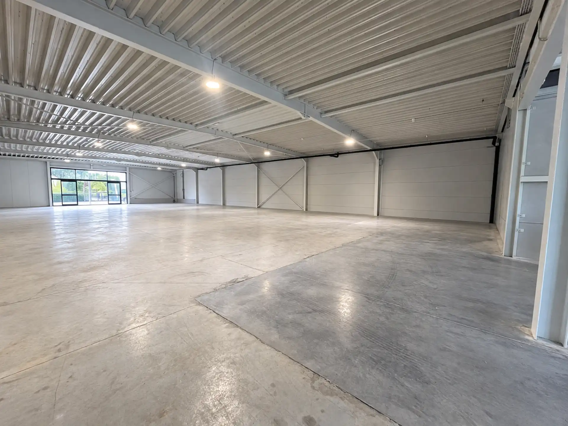 Commerciële unit op zichtlocatie te huur in Herentals foto 3