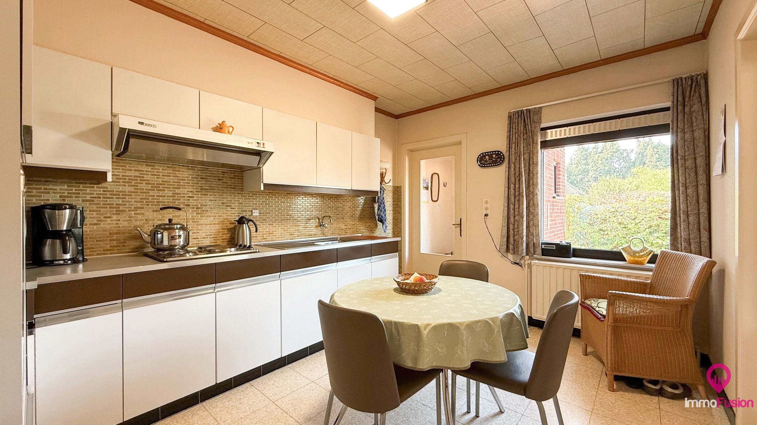 Woning met 3 slaapkamers, inpandige garage en grote tuin! foto 4