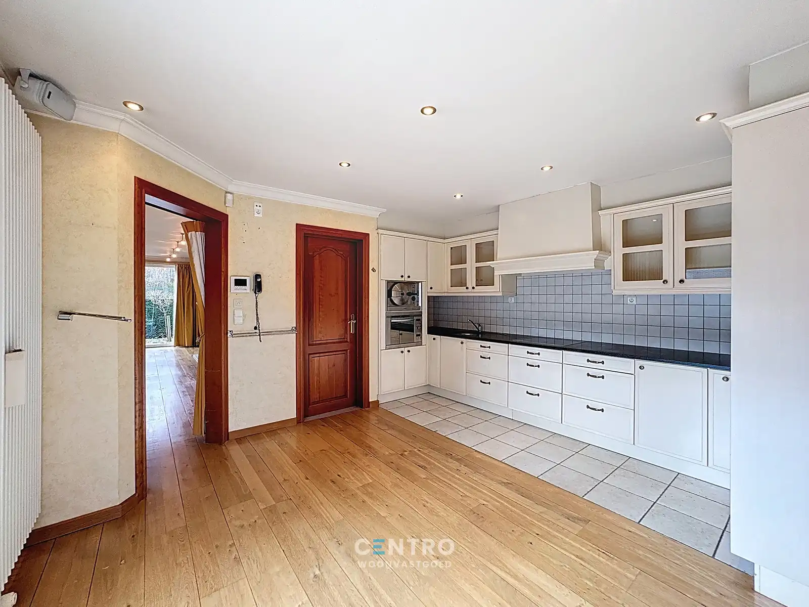 Ruime woning met 5 slpks, 2 badks én dubbele garage! foto 5