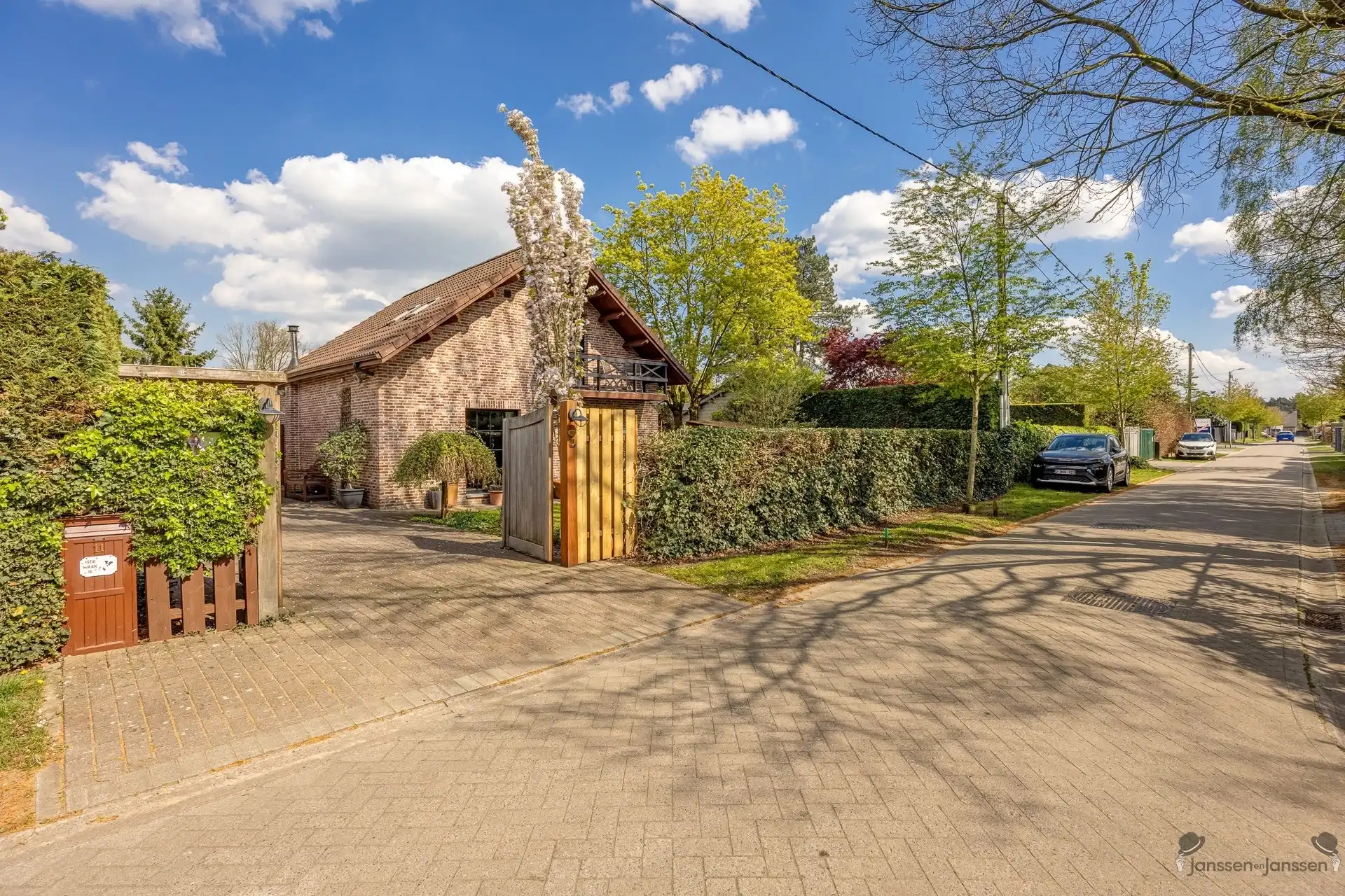 Instapklare woning met verzorgde tuin op een perceel van 810 m² foto 32