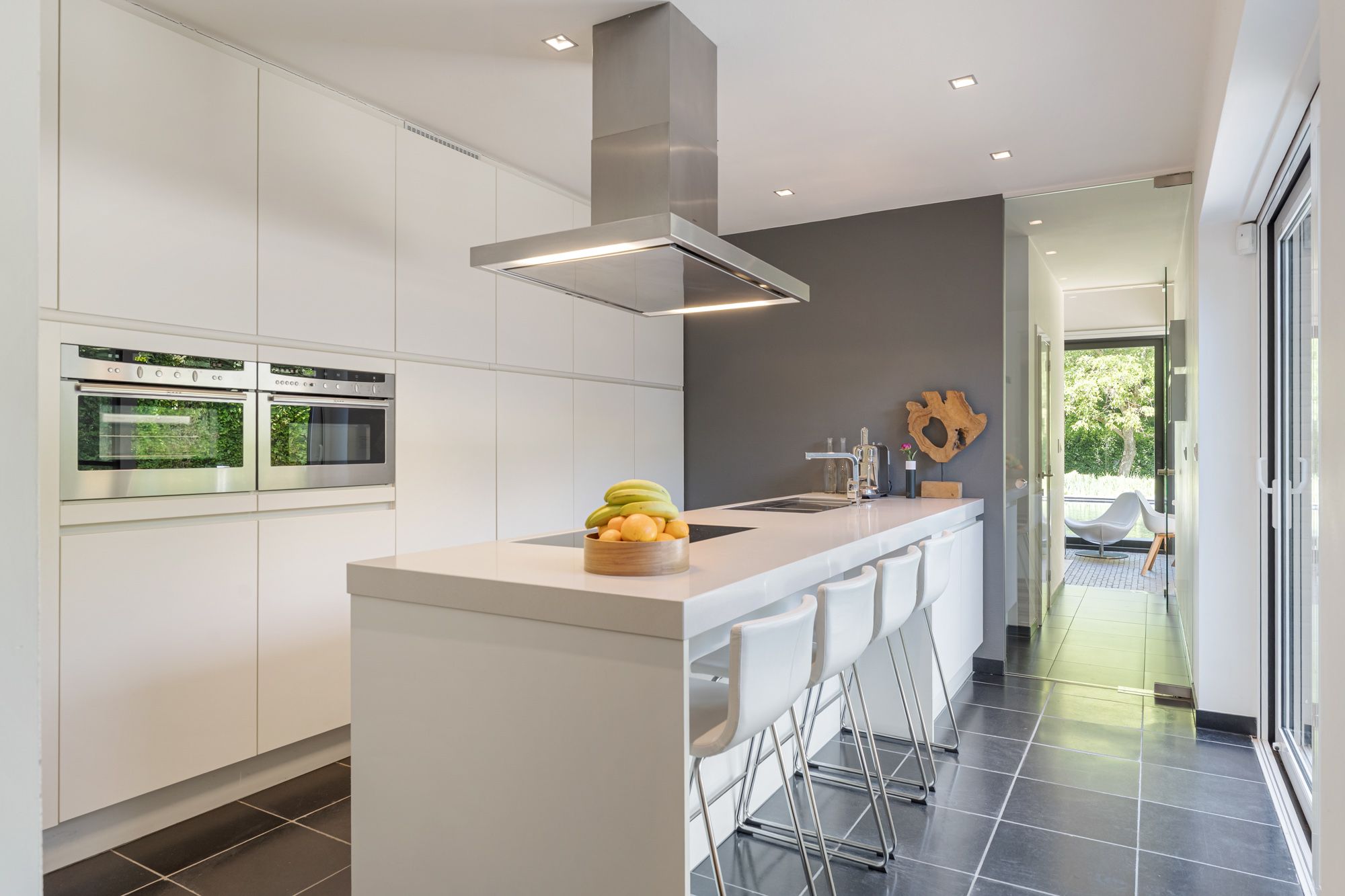 Exclusieve villa met tijdloze klasse, zwemvijver en zicht op groen te Hasselt ! foto 12