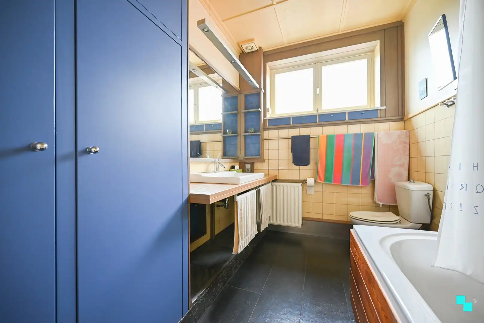 Kleurrijke kubistische burgerwoning in hartje Izegem foto 25