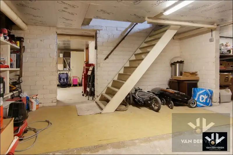 Stijlvol gerenoveerde gezinswoning met veel natuurlijke lichtinval en riante leefruimtes! foto 27