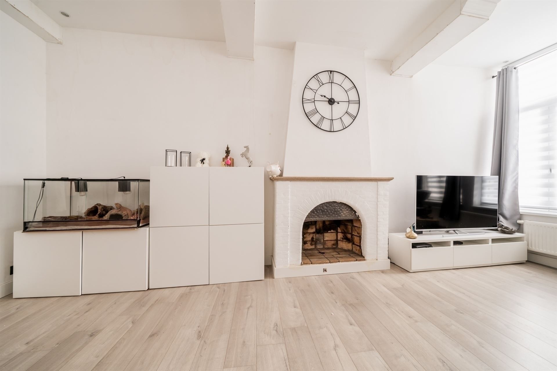 Duplex appartement met handelsgelijkvloers en zicht op stadhuis! foto 3