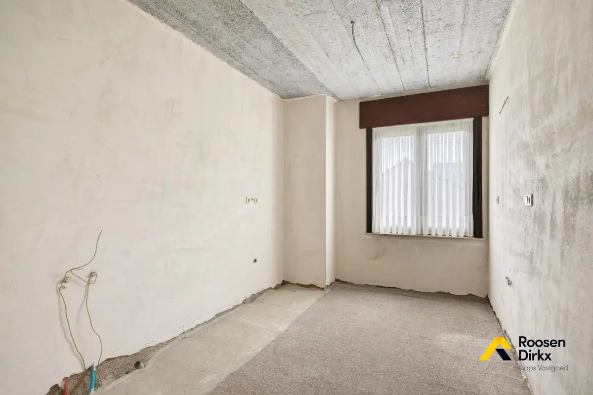 Vrijstaande en degelijke gezinswoning met 300m² bewoonbare oppervlakte en mogelijk 5 slaapkamers op perceel van 974m² foto 26