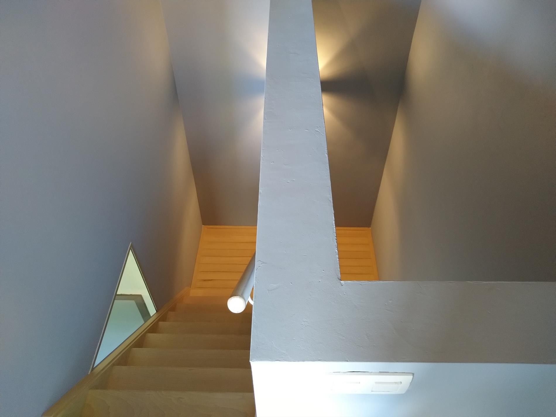 een ruim en deels bemeubeld duplexappartement met terrassen, autostaanplaats en berging foto 14