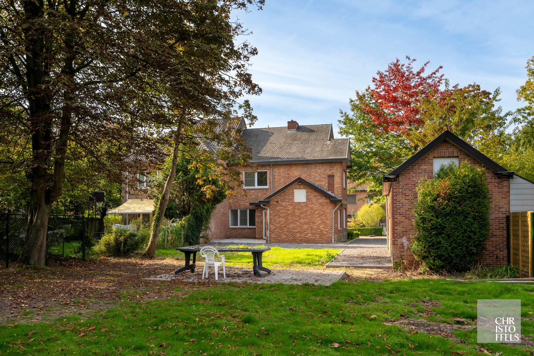Residentieel en centraal wonen in een groene omgeving. foto 17