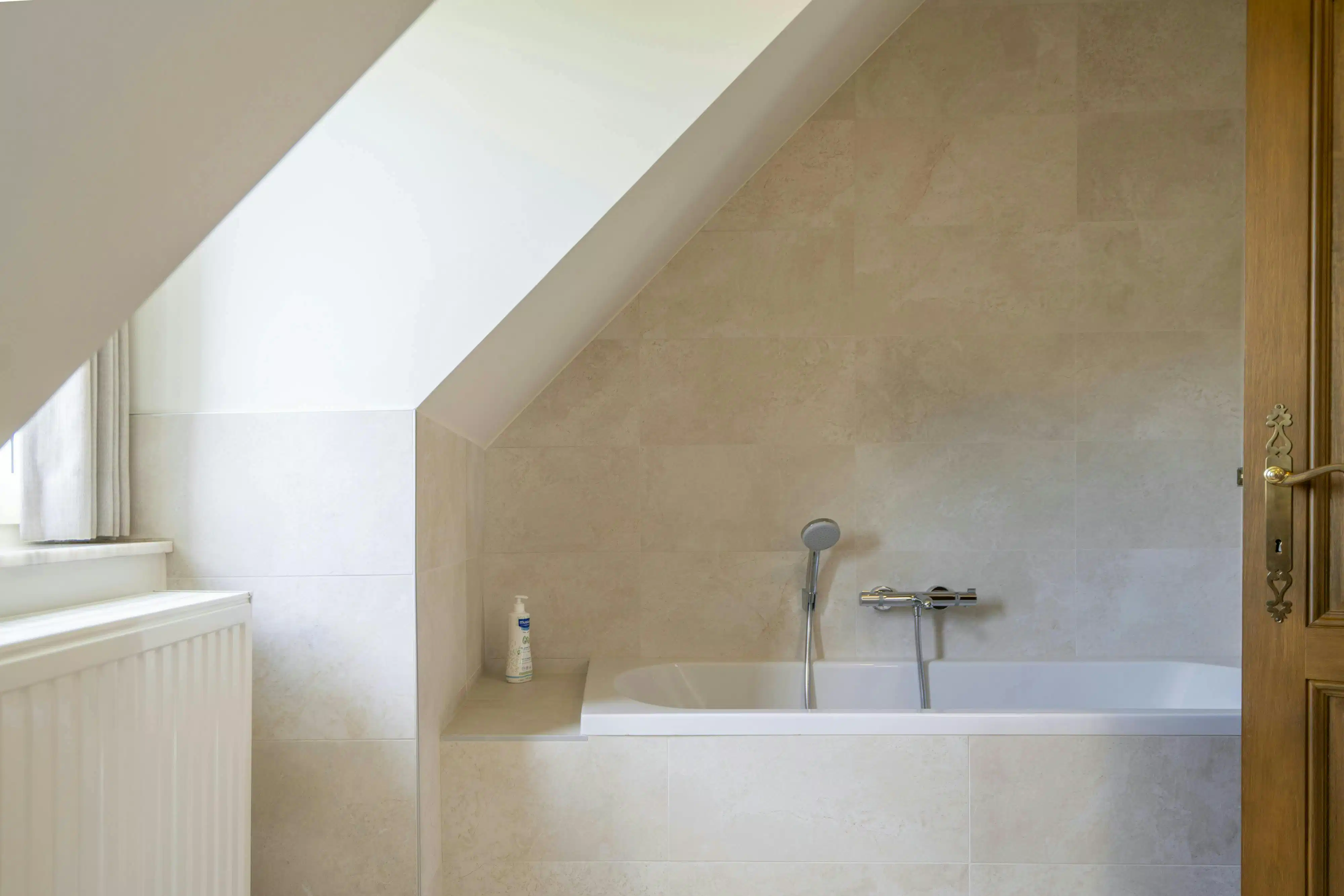 Statige open villa in woongebied met bijgebouw op ca. 2900m² foto 17