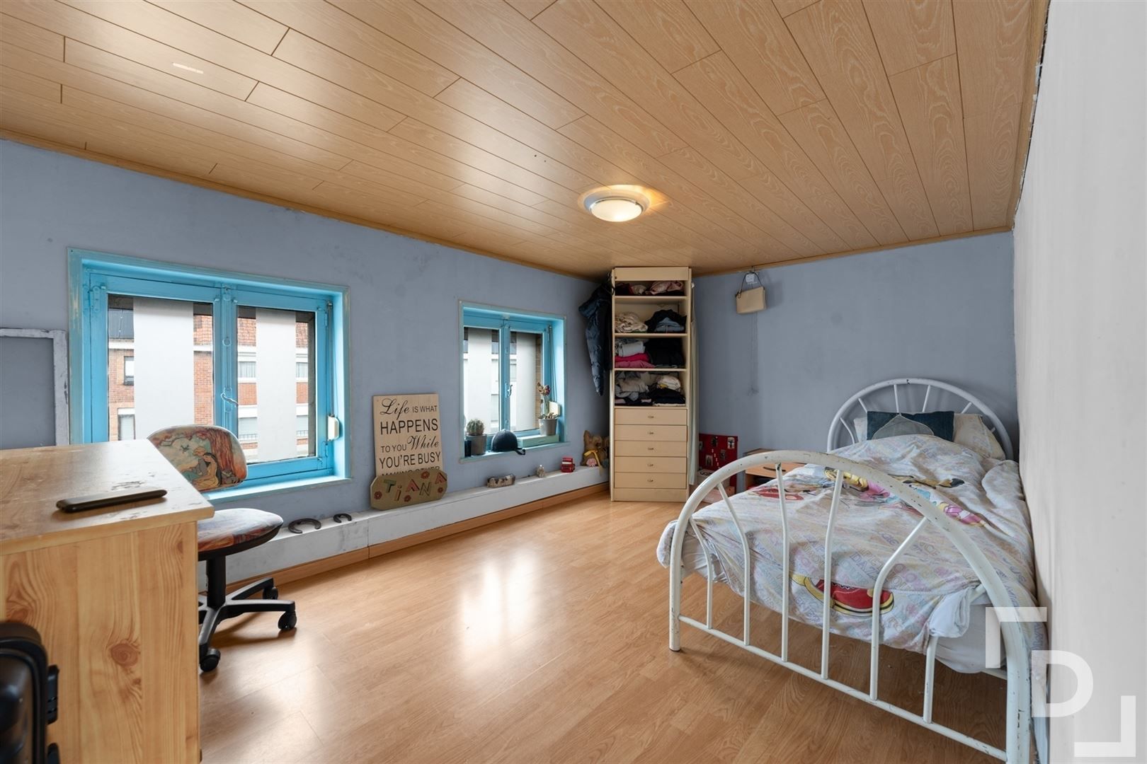 Gezinswoning met ruime tuin in hartje Krombeke! foto 9