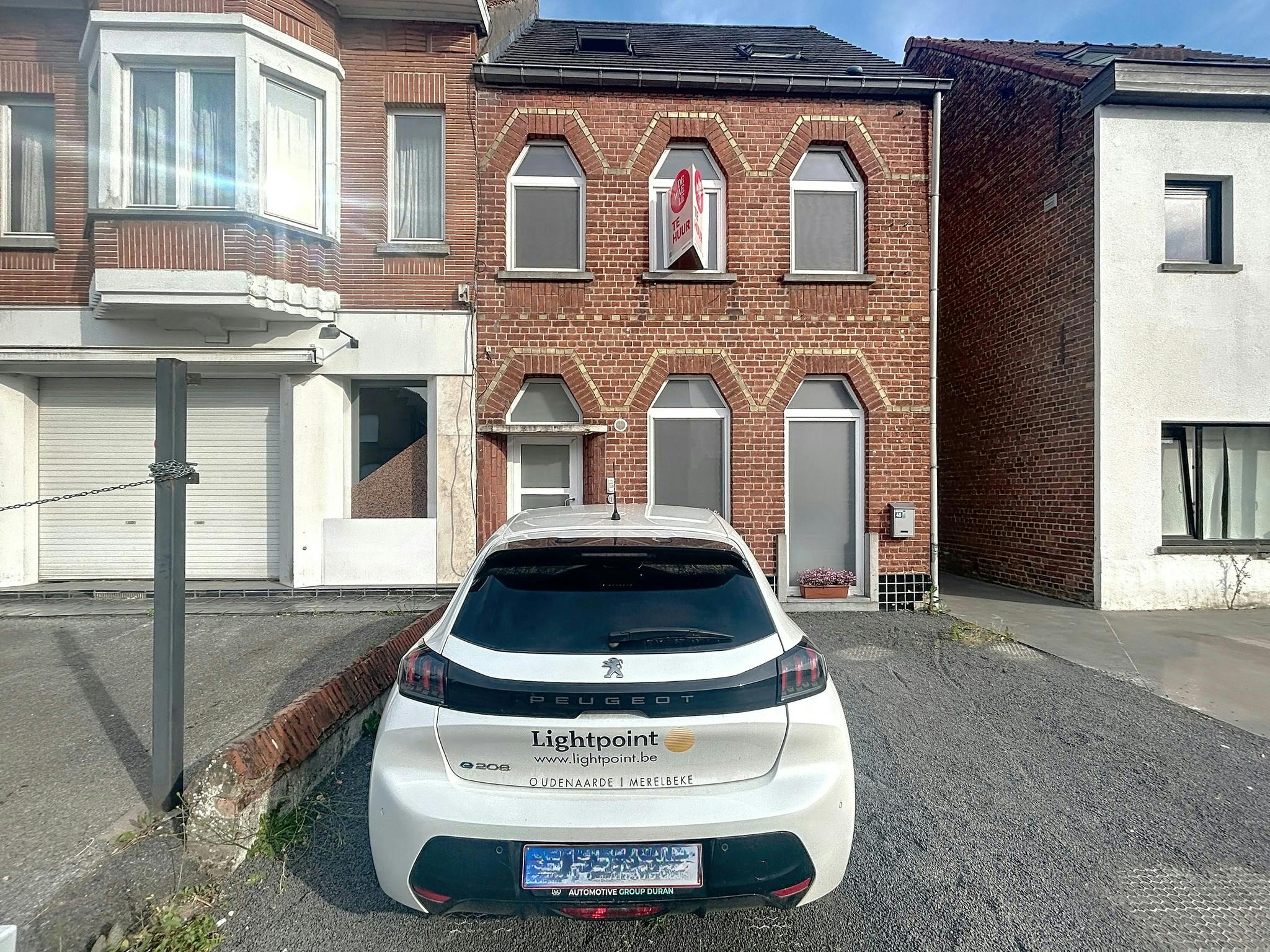 Gerenoveerd duplex appartement te huur in Waregem foto 2