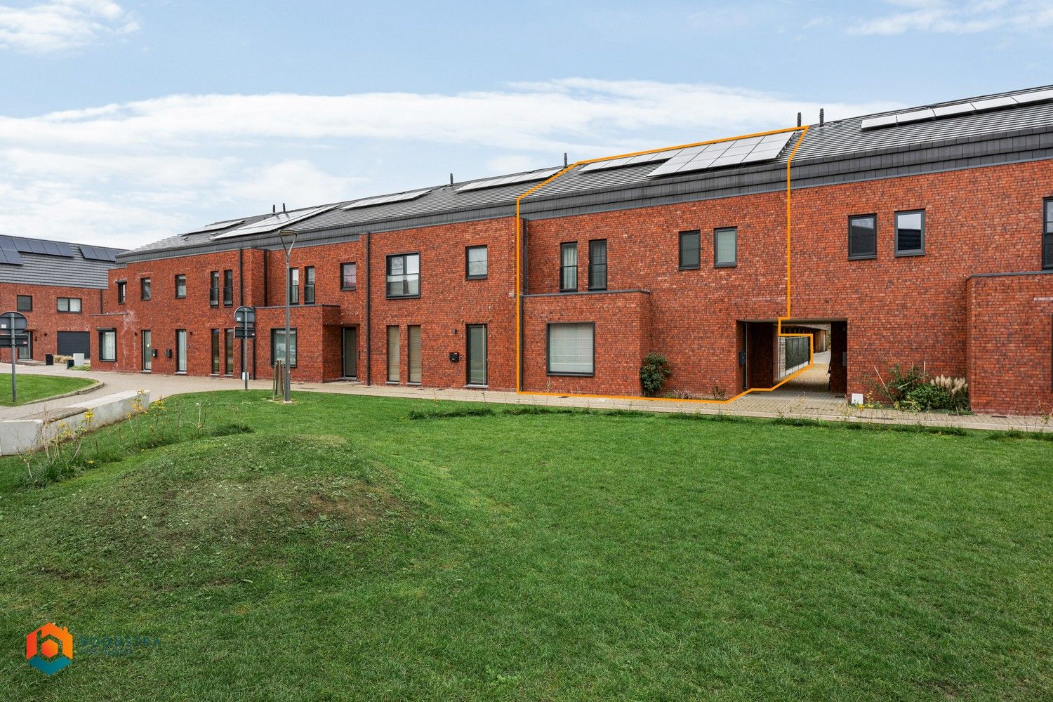 Recente, energiezuinige woning met 4 slpkrs te Willebroek foto {{pictureIndex}}