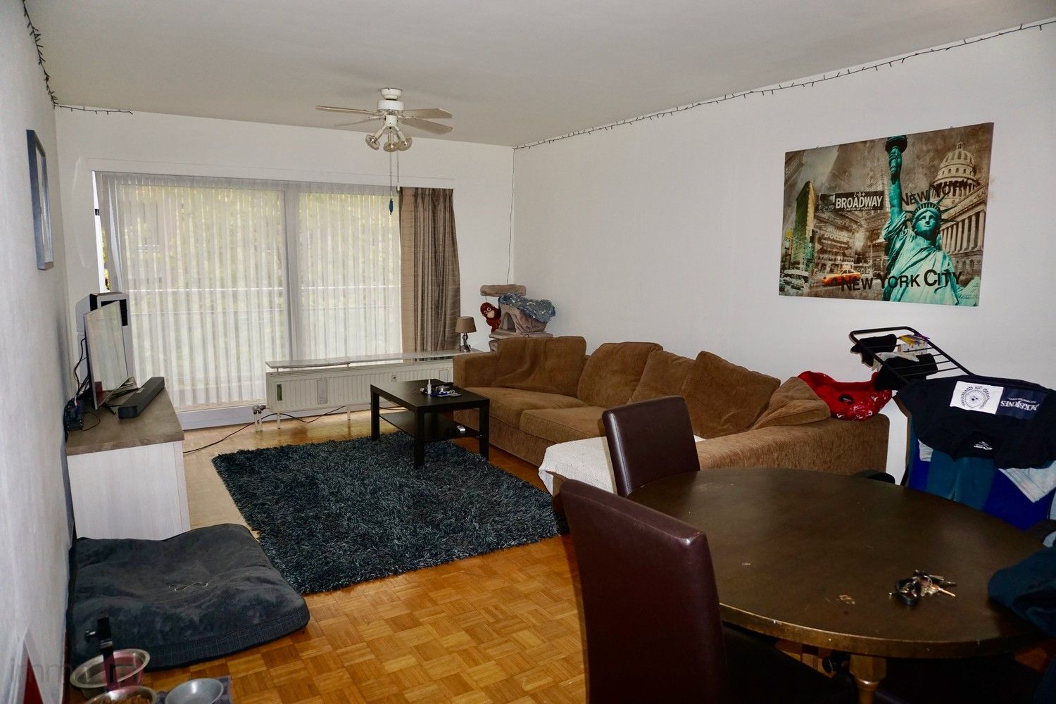Centraal gelegen appartement met 2 slaapkamers en autostaanplaats. foto 3