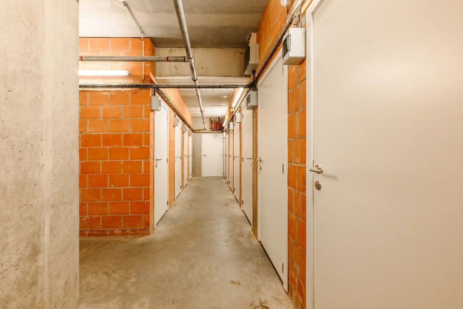 LUXUEUZE PENTHOUSE (BJ 2019) MET GUNSTIGE LIGGING foto 19