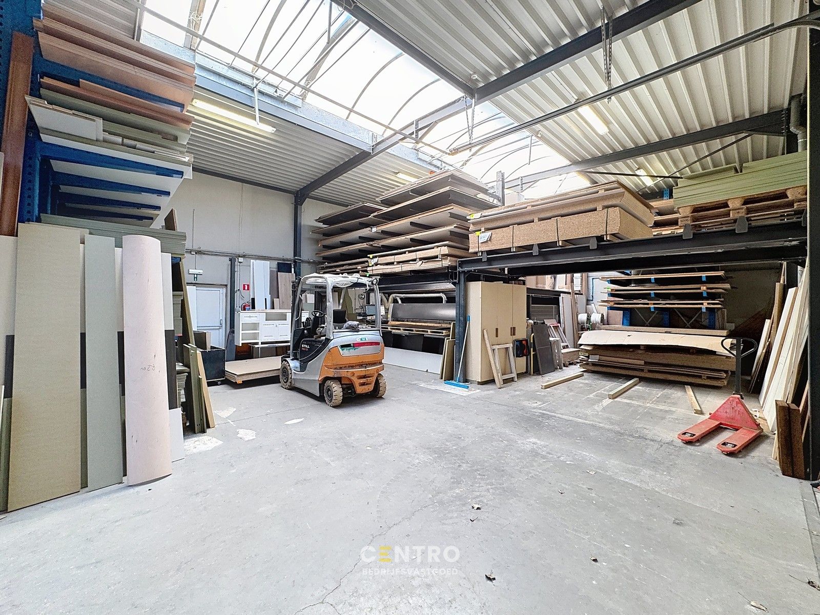 Instapklaar BEDRIJFSPAND met geïntegreerde KANTOREN op ambachtelijke zone "Blauwe Toren" te 8000 Brugge foto 6