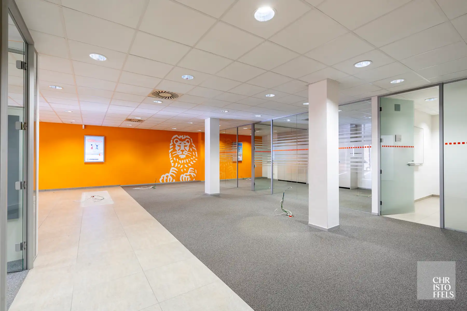 TE HUUR - Commerciële ruimte (271m²) mét parkeergelegenheid op een strategische locatie in Lanaken! foto 12