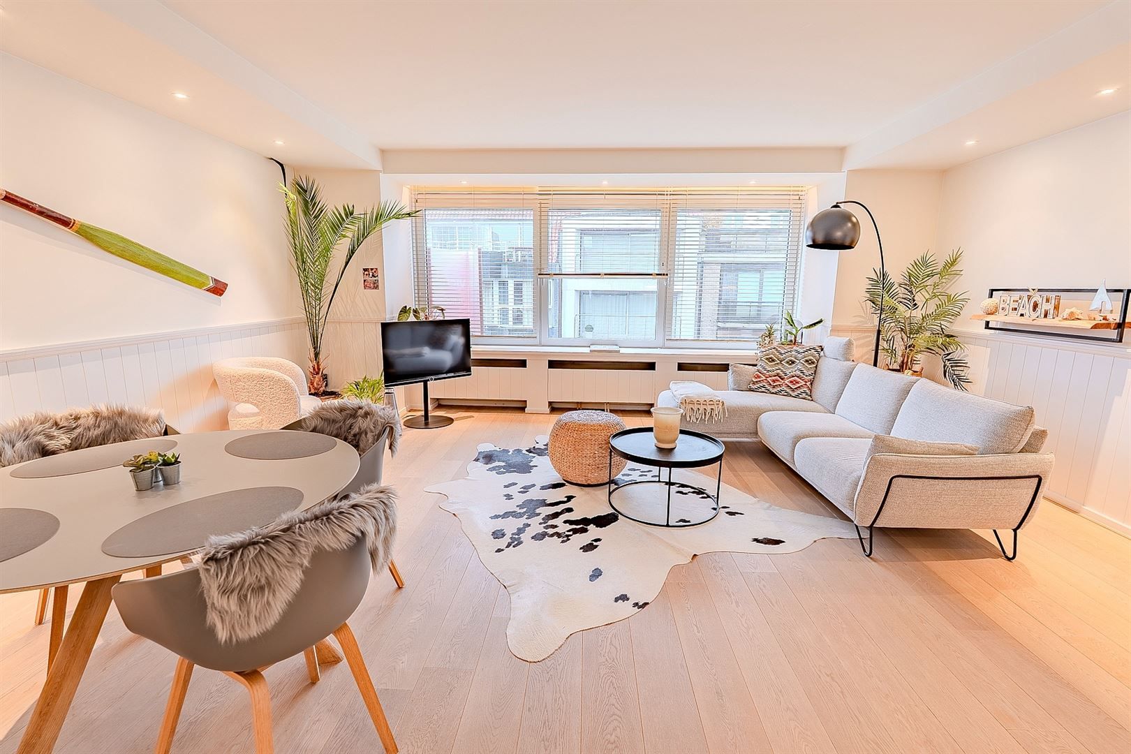 Ruim en stijlvol instapklaar appartement in Knokke. foto {{pictureIndex}}