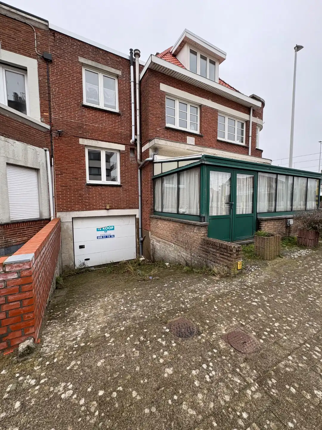 Ruime en gemakkelijk toegankelijke garage te koop  foto 2