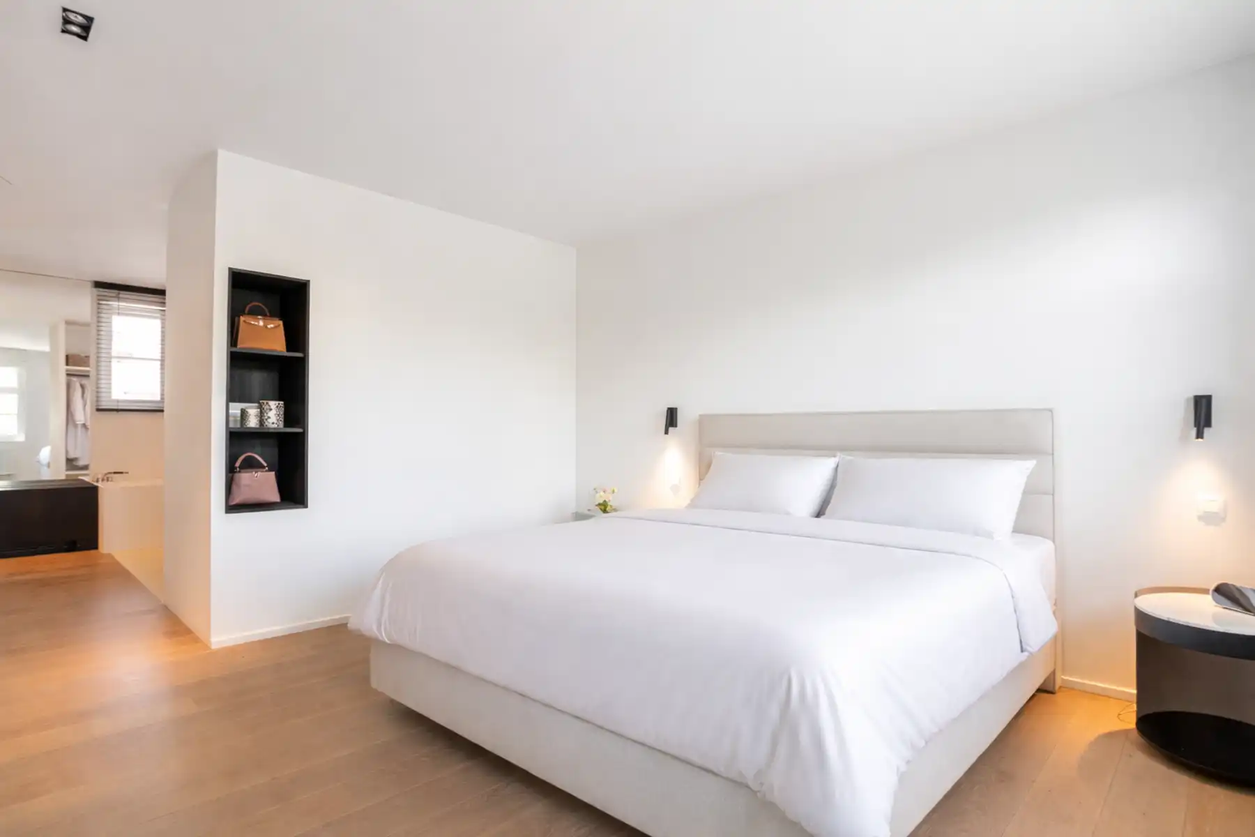 Exclusieve instapklare woning met zwembad en open groenzicht foto 31