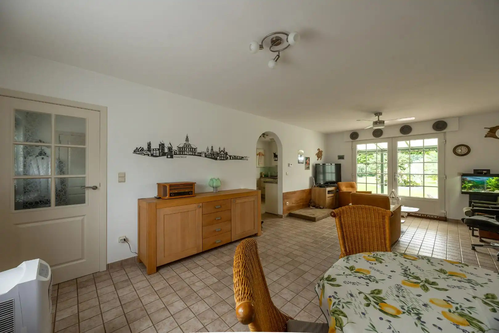Goed onderhouden woning op een perceel van 8 are 19 ca foto 3