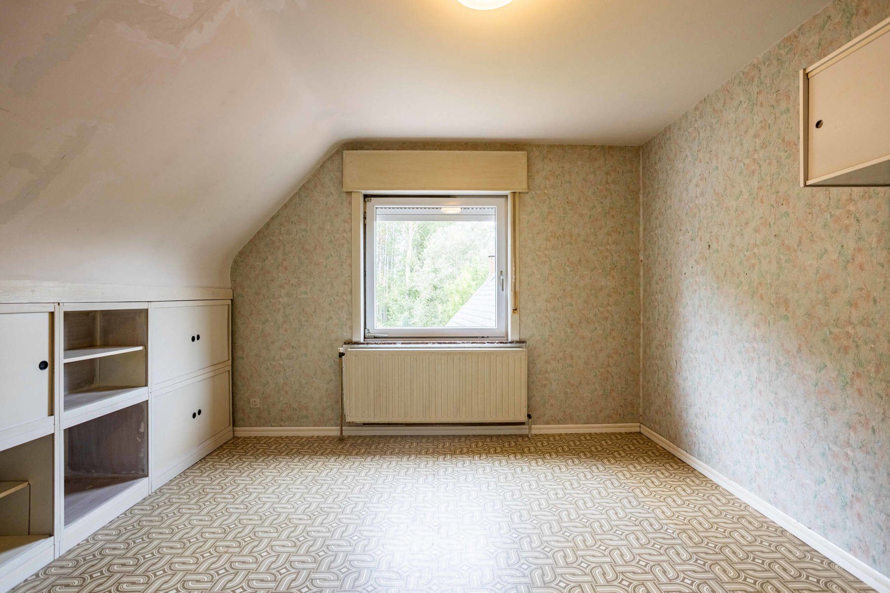 Ruime gezinswoning met 5 SLPK en bureau foto 25