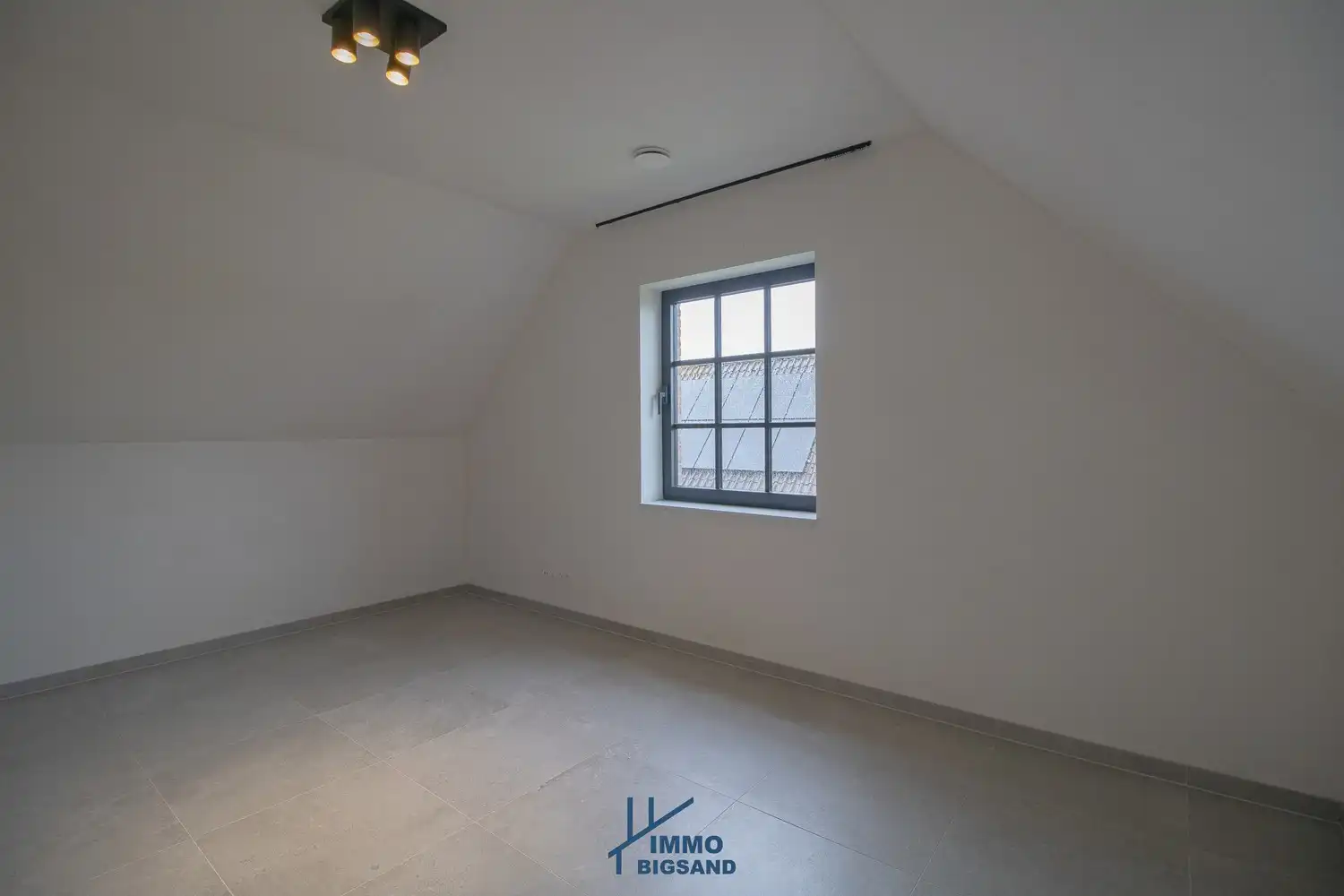 Nieuwbouwvilla te huur met ruime tuin, garage en 4 slaapkamers foto 10
