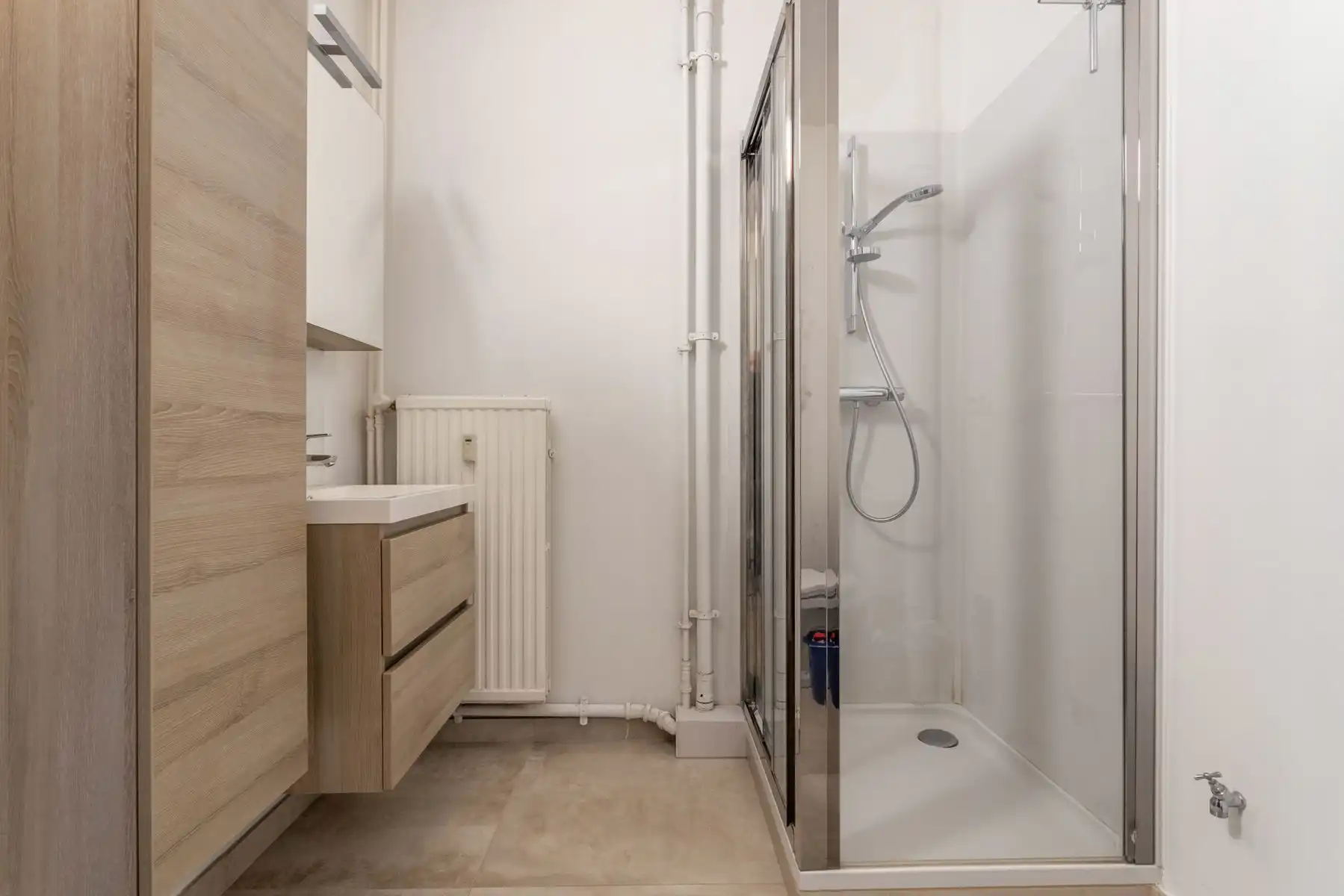 Lichtrijk en instapklaar appartement te Hemiksem. foto 6