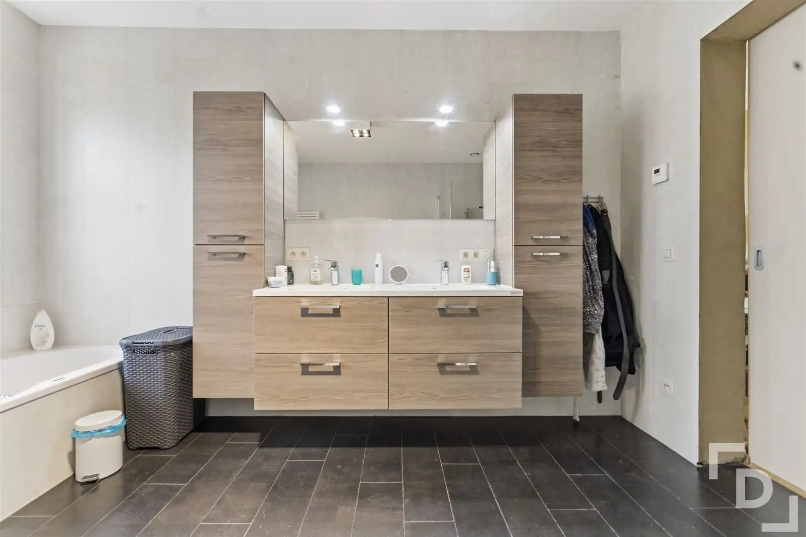 Gerenoveerde woning met huislift op toplocatie in Ieper. foto 19