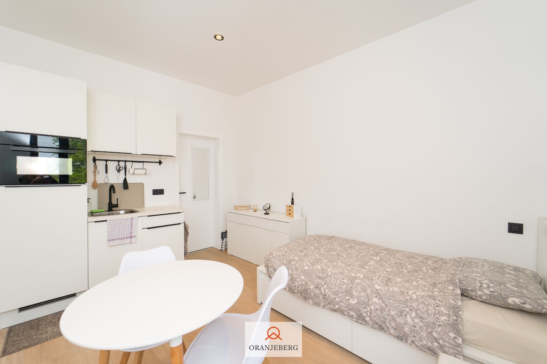 Gemeubelde studio op schitterende locatie! foto 4