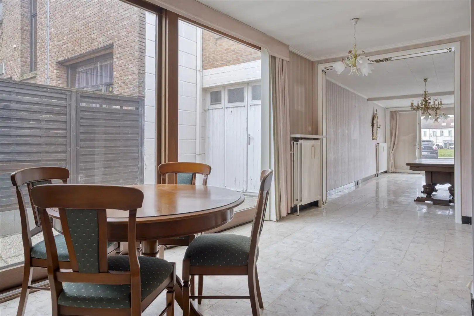 Te renoveren woning gelegen aan het plein in Kaprijke ! foto 2