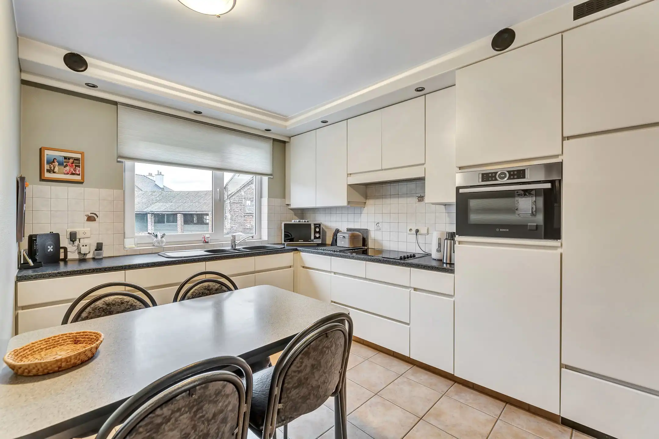 Instapklaar appartement met ruime garage foto 5